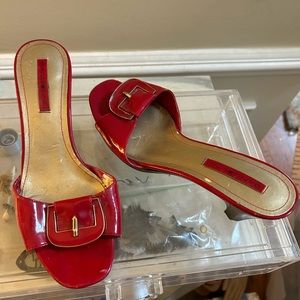 Bandolino red patent leather slides sz9